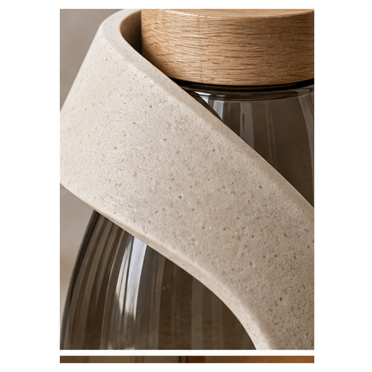 Vase Ruban Minéral – Vase sculptural à cœur en verre fumé